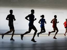 西甲第32轮时间：4月19日22：15巴萨塞尔塔 21日3：00皇马vs毕巴